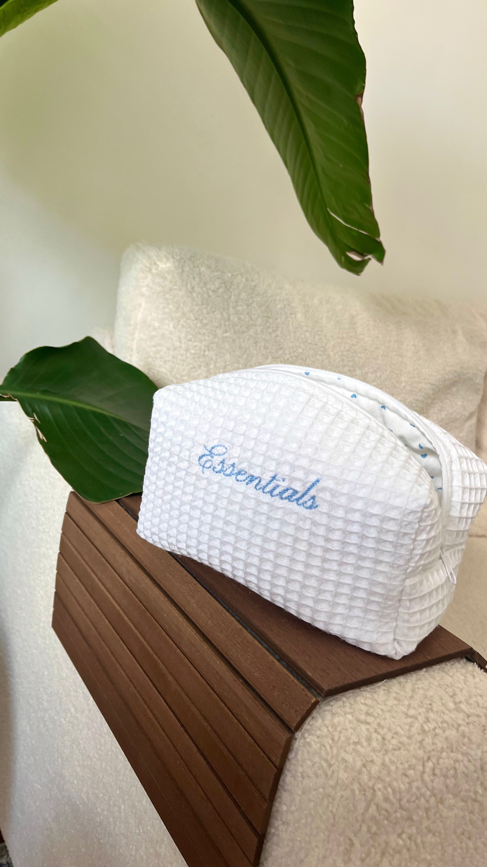 "Essentials" waffle pouch