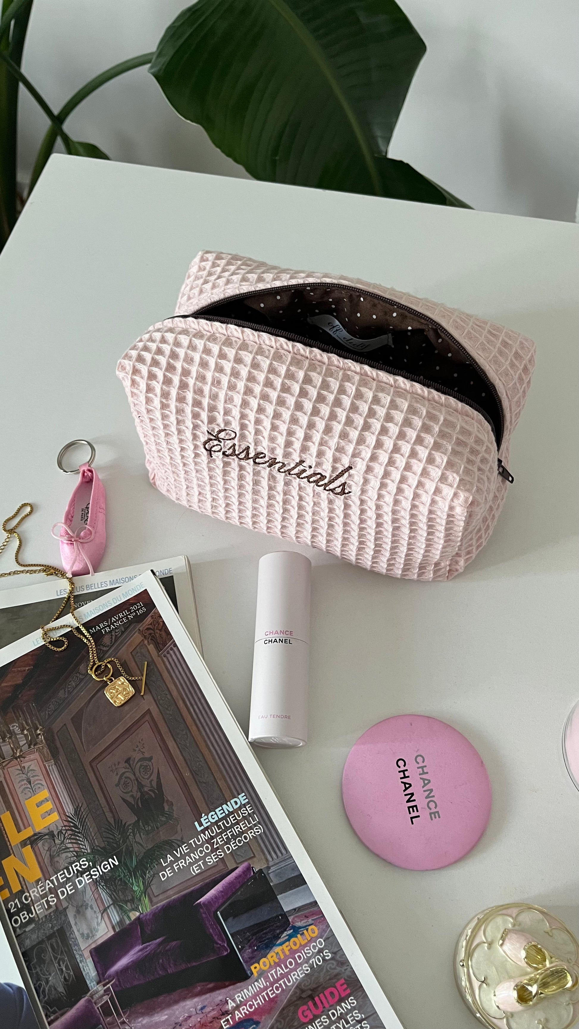 "Essentials" waffle pouch