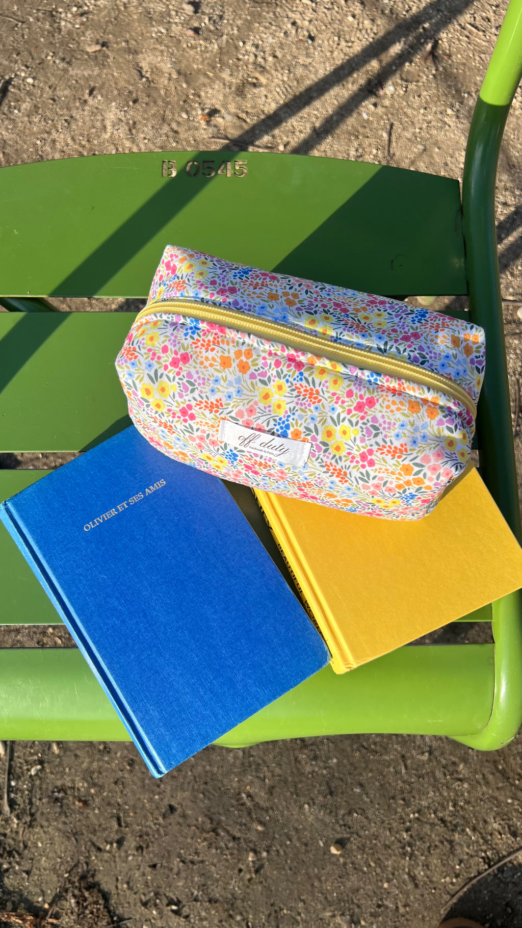 Bolsa con estampado floral amarillo