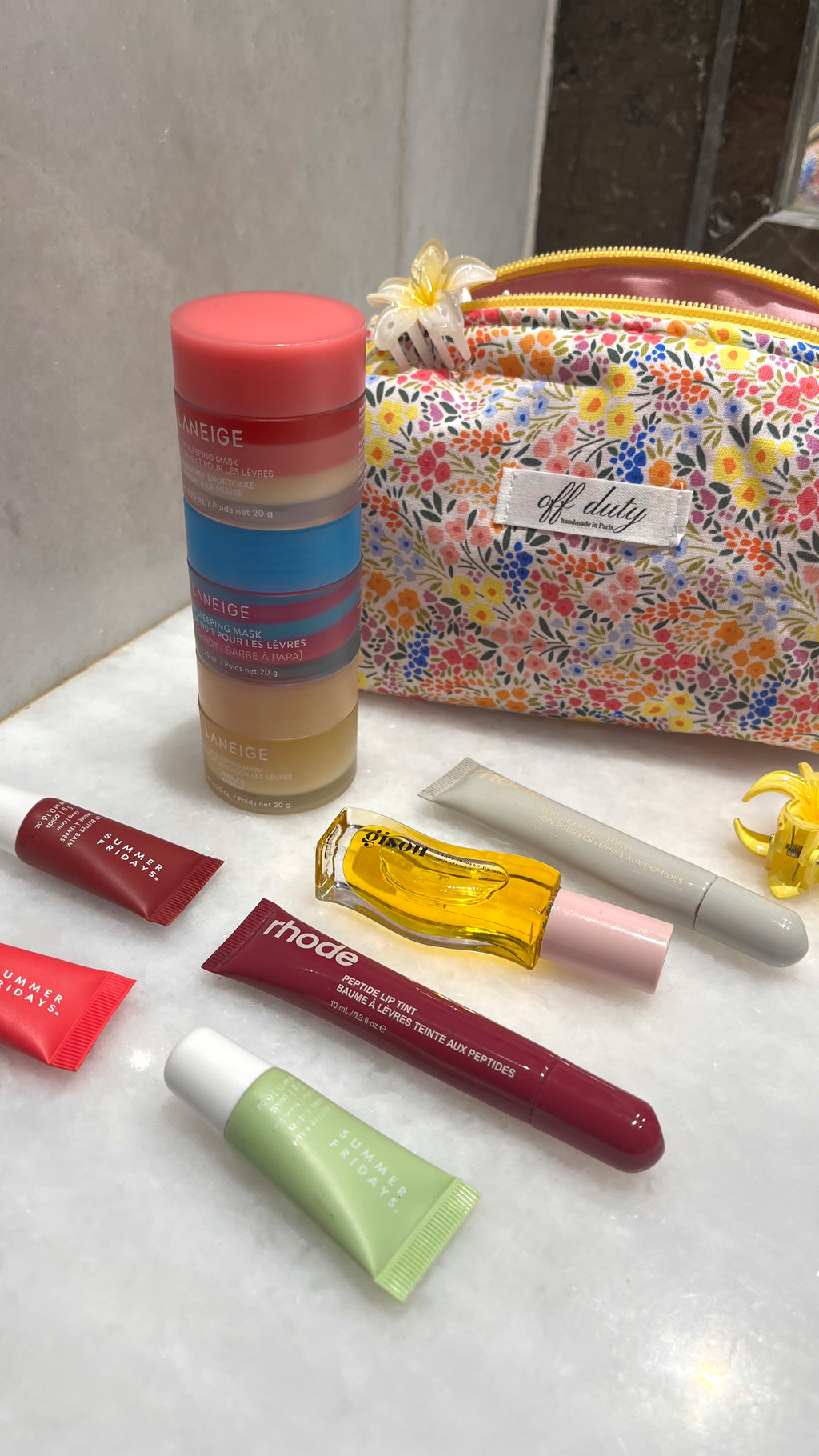 Bolsa con estampado floral amarillo